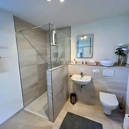 Apartment Modernes Studio-apartment In Toller Waldrand-lage *