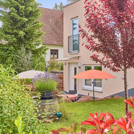 Modernes Studio-apartment In Toller Waldrand-lage