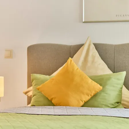 Modernes Studio-apartment In Toller Waldrand-lage *